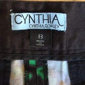 Black & Green Pattern Cropped Leg Pants